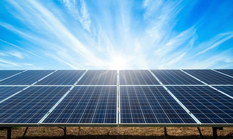 Read more about the article Diferenças entre os tipos de painéis solares e equipamento necessário