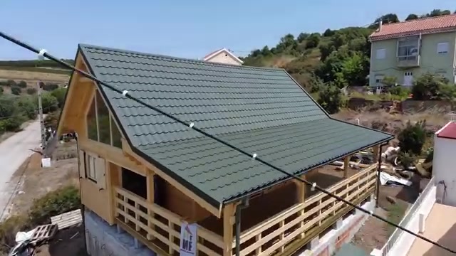 Cobertura de duas águas da casa de madeira Estrela vista de cima