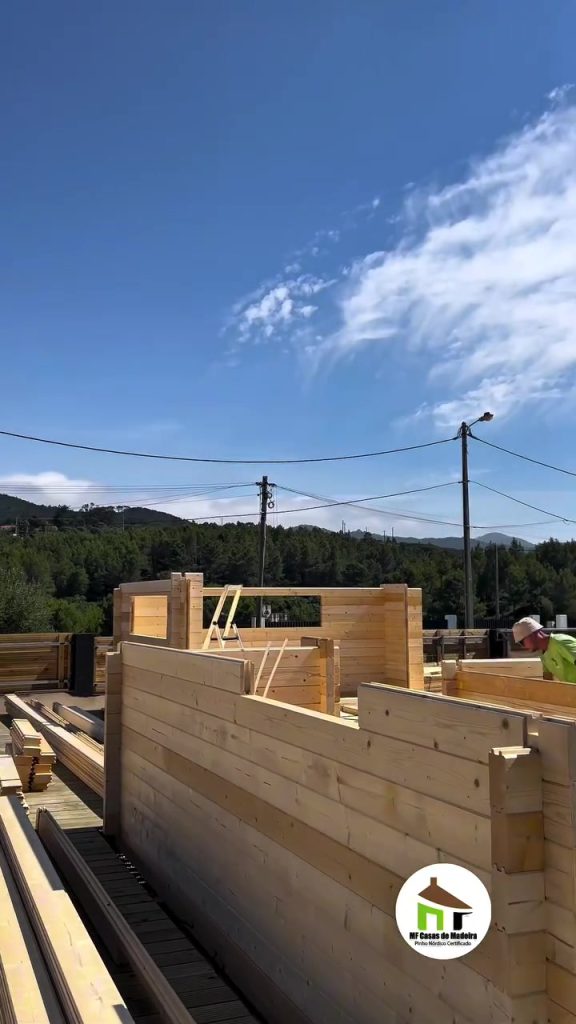 Obra MF: A Casa de Madeira Nivala Está a Ganhar Forma