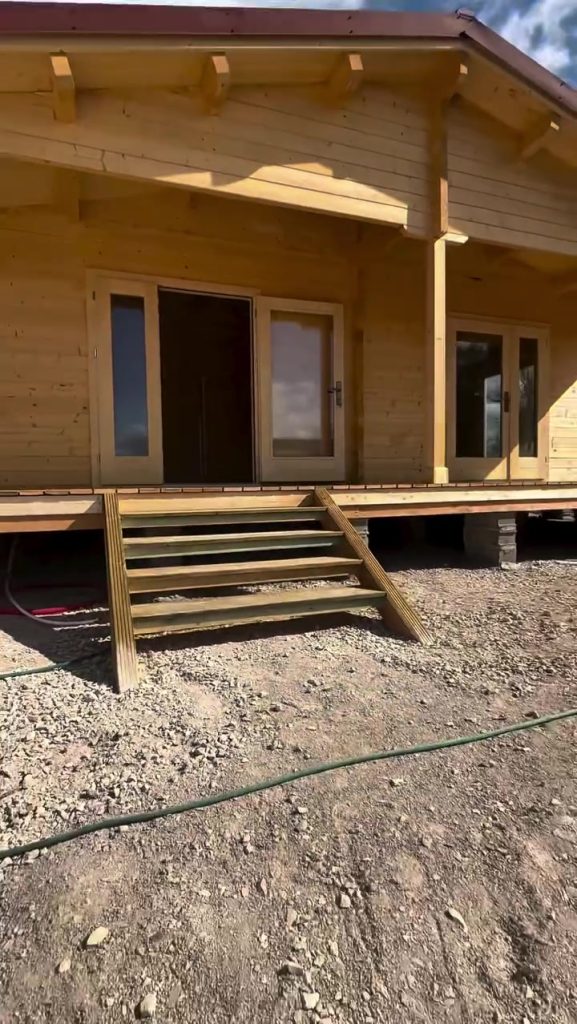 Obra Feita pela MF: Modelo Nordencal Concluído, 112 m² com Deck à Volta